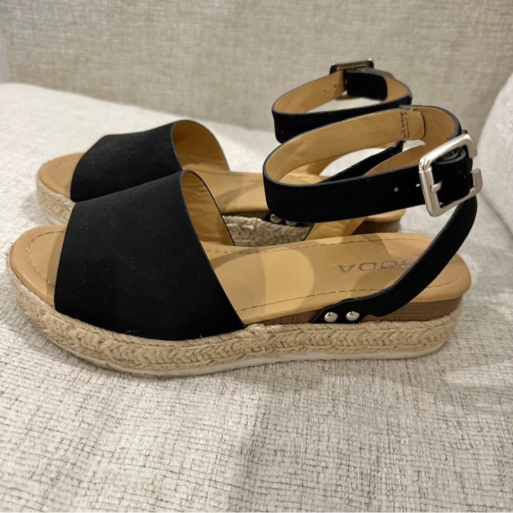 SODA SANDALS
